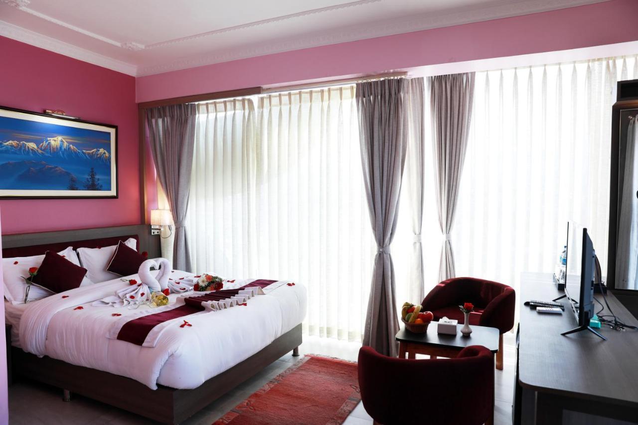Hotel Task International Покхара Экстерьер фото