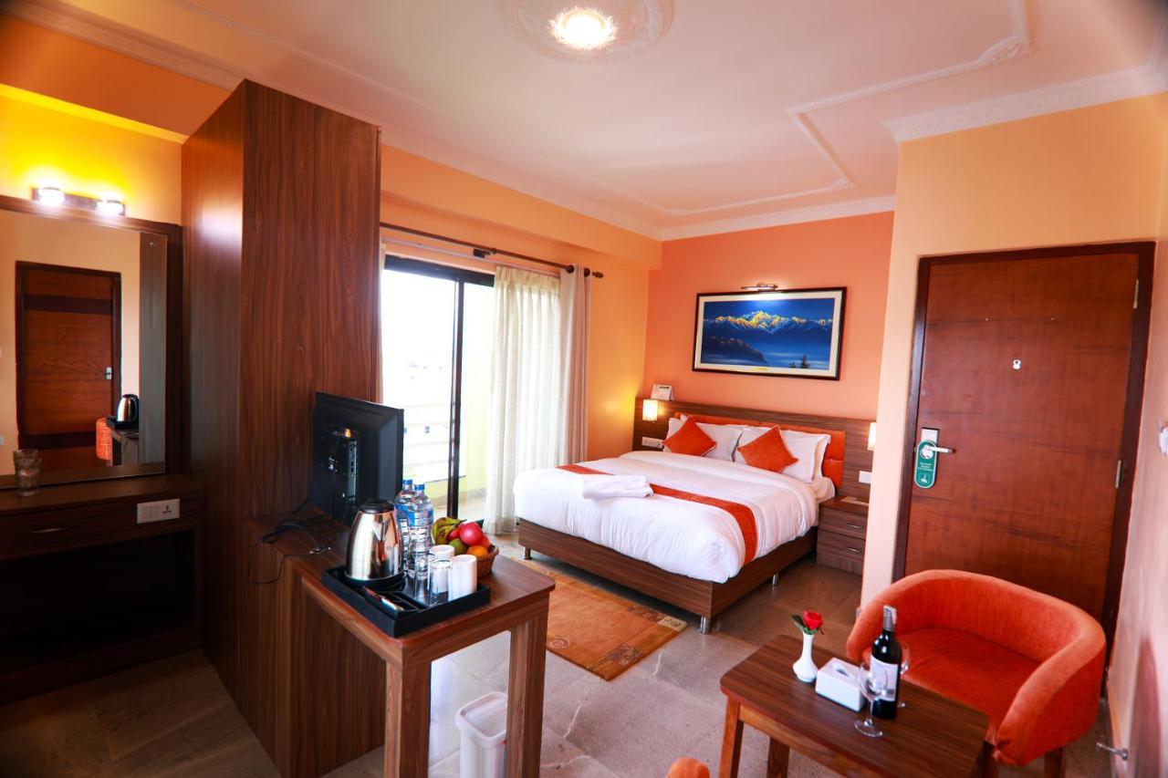 Hotel Task International Покхара Экстерьер фото