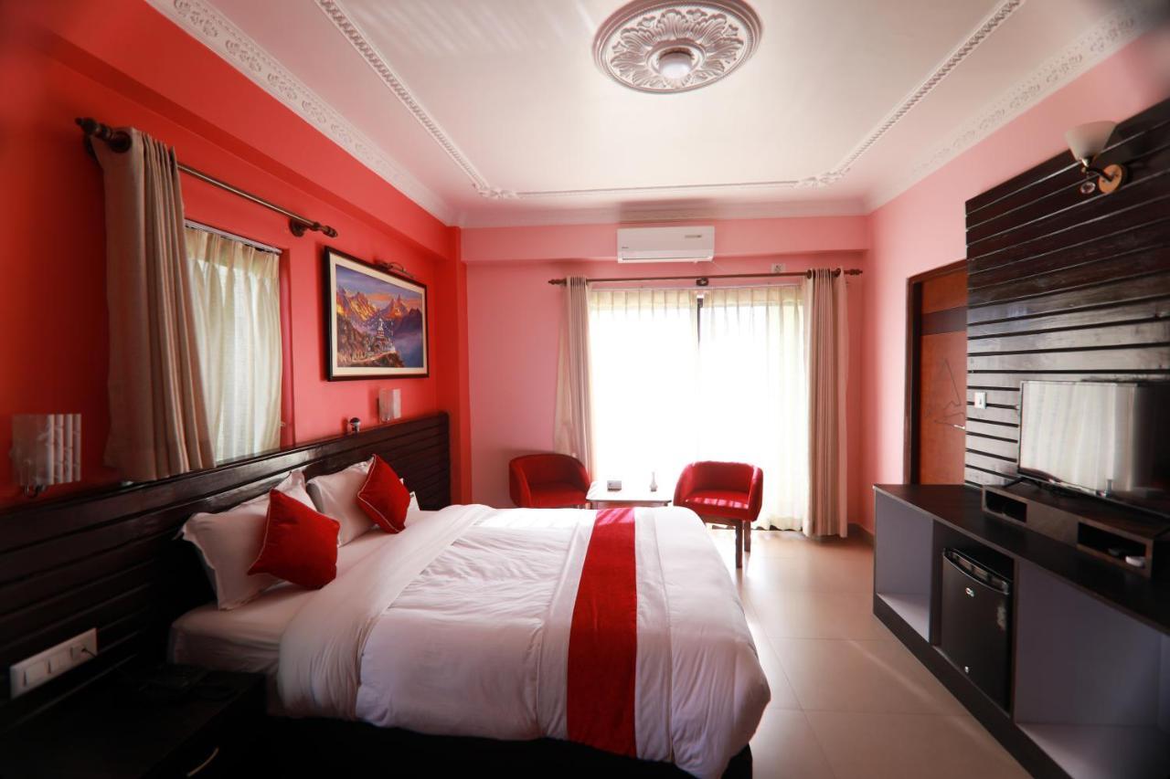 Hotel Task International Покхара Экстерьер фото