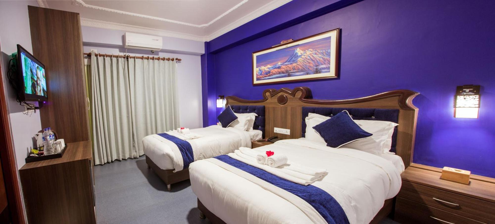Hotel Task International Покхара Экстерьер фото