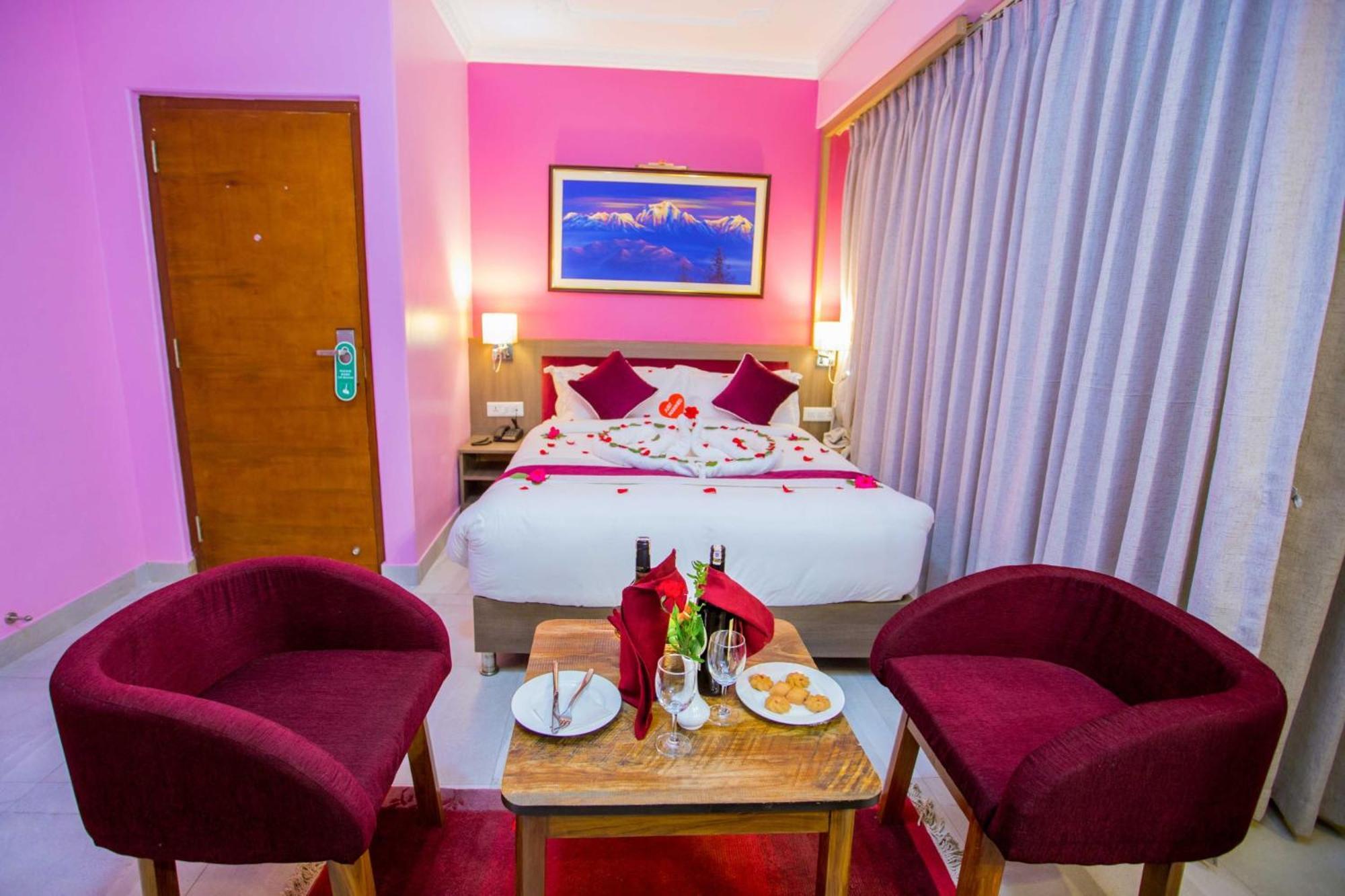 Hotel Task International Покхара Экстерьер фото